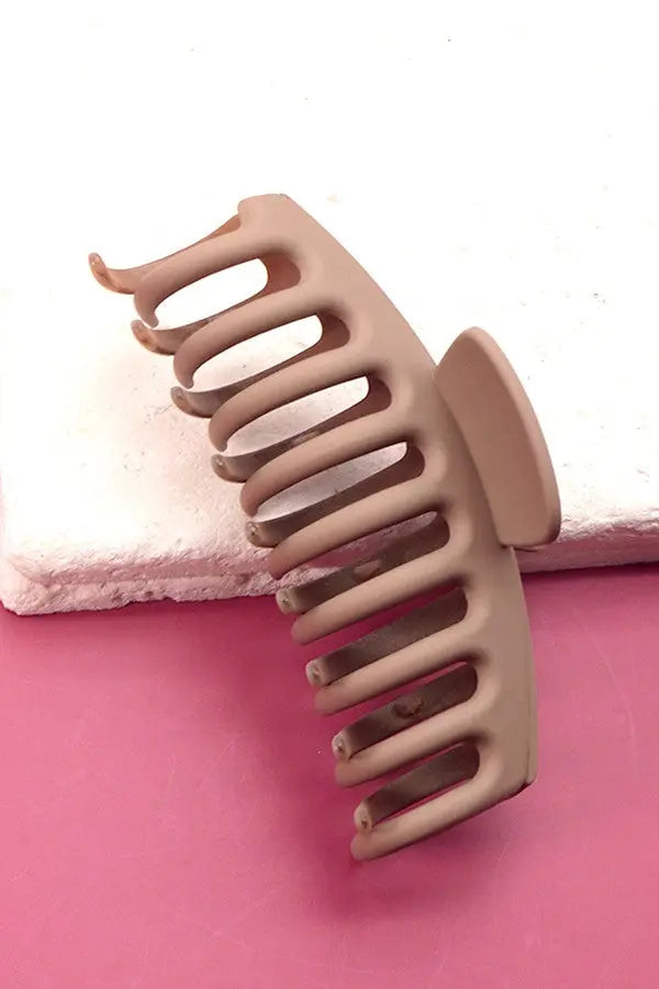 Oversized Matte Claw Clip Wall to wall
