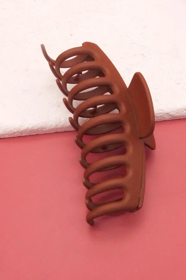 Oversized Matte Claw Clip Wall to wall