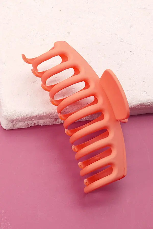 Oversized Matte Claw Clip Wall to wall