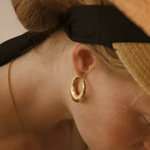 18K Gold U - Shape Huggie Hoop Earrings - LECCE