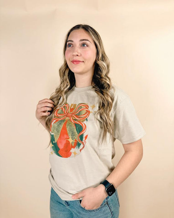 Ornament with bow T-shirt