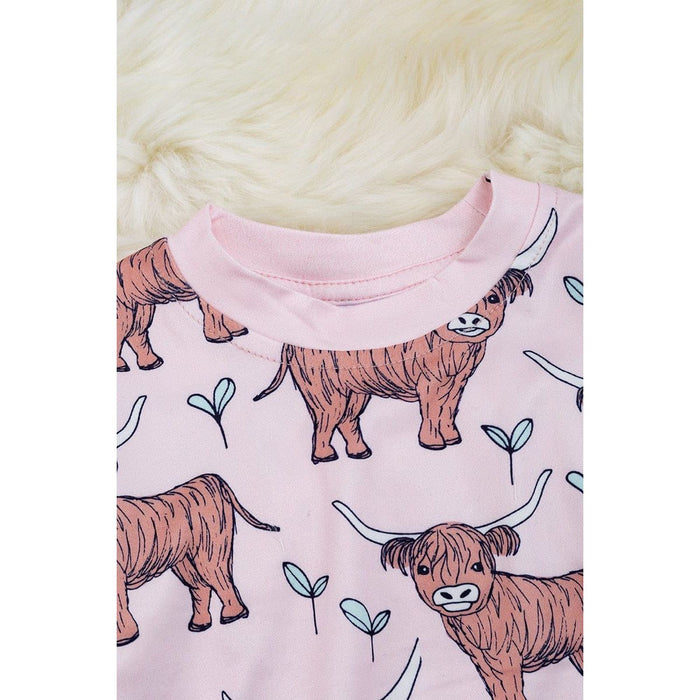 Mameluco de bebé estampado de vaca de las Tierras Altas en rosa.