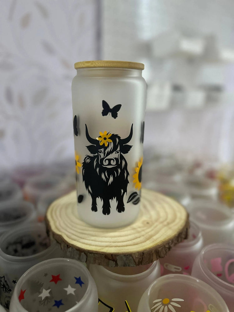 Highland Cow & Sunflowers | 20 oz Glass Tumbler, Lid & Straw - LECCE