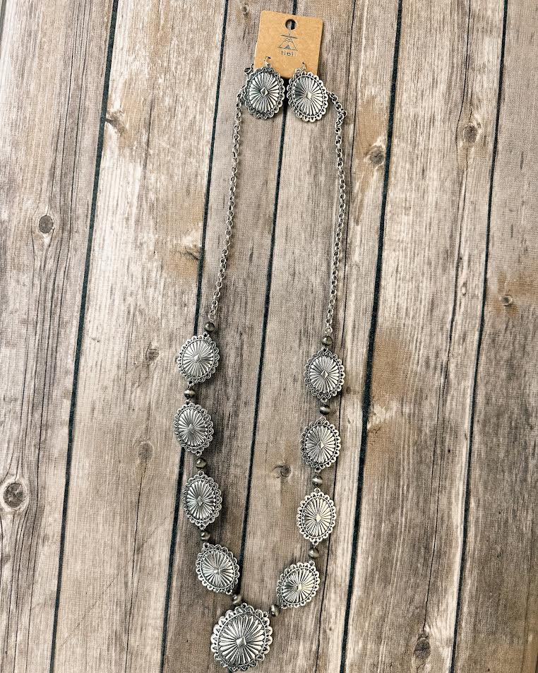 Western Concho Flower Navajo Pearl Necklace Set - LECCE