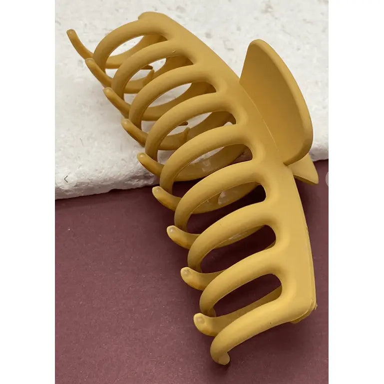 Oversized Matte Claw Clip Wall to wall