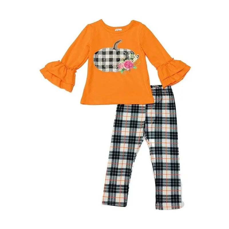 APLICACIÓN DE CALABAZA A CUADROS EN LA PARTE SUPERIOR CON VOLANTES NARANJA CON LEGGINGS CON RAYAS ESTAMPADAS MÚLTIPLES.