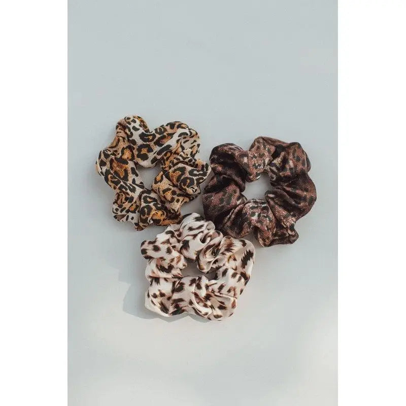 Oversized leopard scrunchie