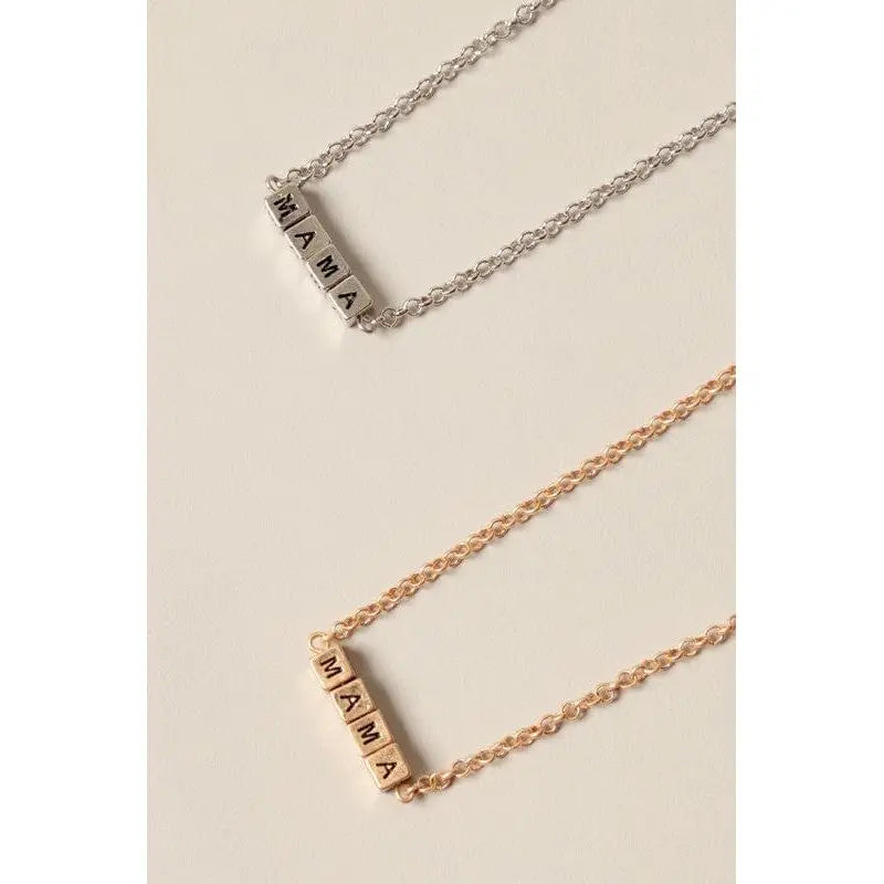 Collar con colgante de letras en bloque cuadrado Mama