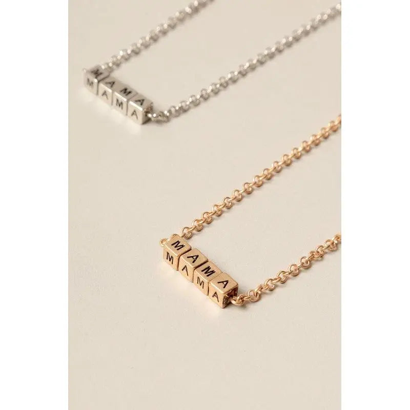 Collar con colgante de letras en bloque cuadrado Mama