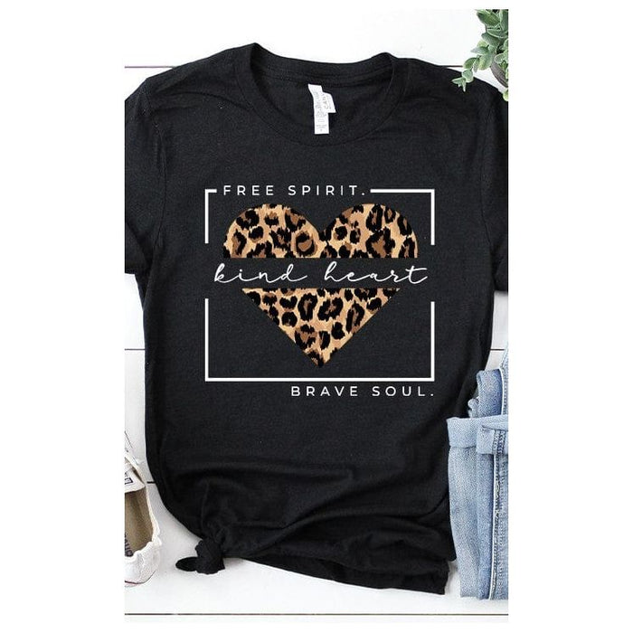Camiseta con estampado de leopardo y corazón tipo espíritu libre 