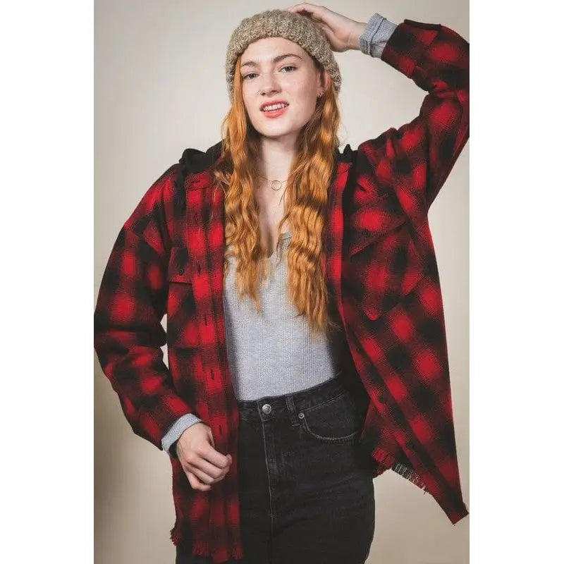 Cómoda chaqueta con capucha y botones a cuadros a cuadros