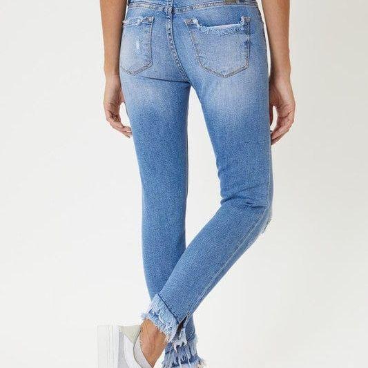 Jeans ajustados con detalle de dobladillo y tiro medio