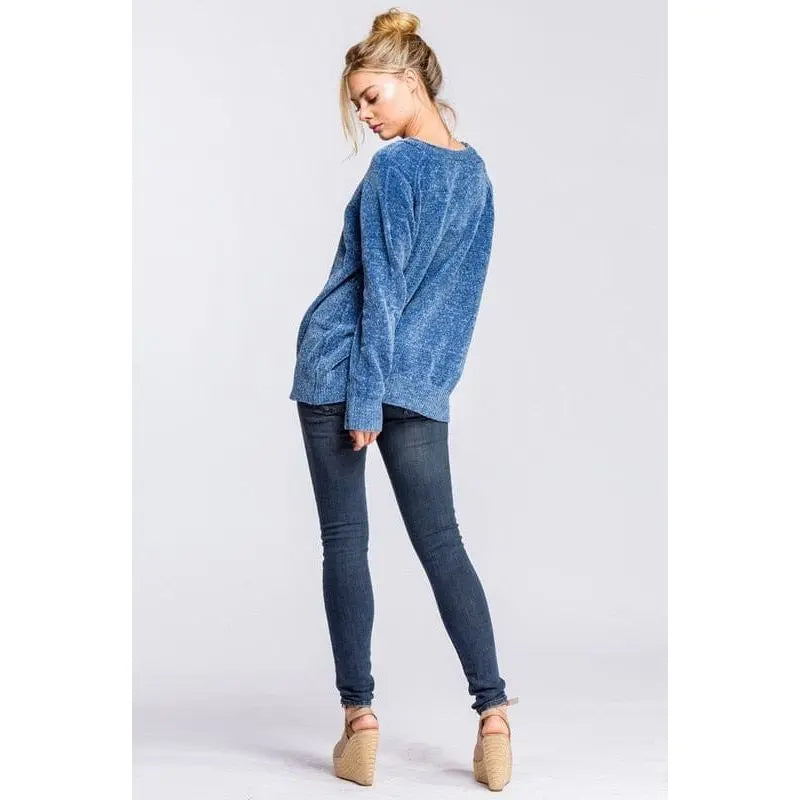 Loose fit, V-neck, long sleeve sweater raglan top