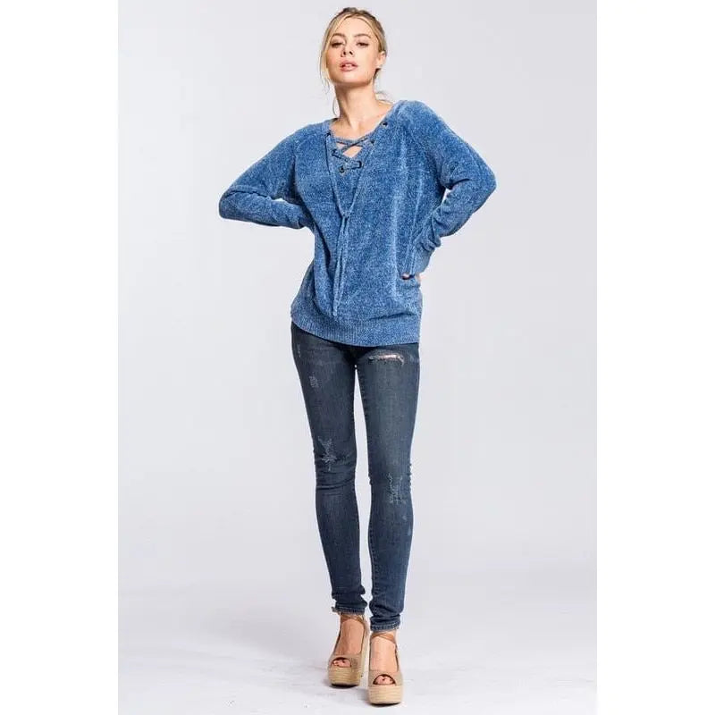 Loose fit, V-neck, long sleeve sweater raglan top