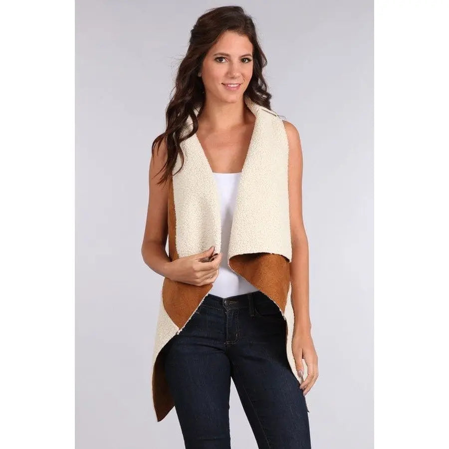 Chaleco reversible de ante sintético con cuello chal y forro de sherpa