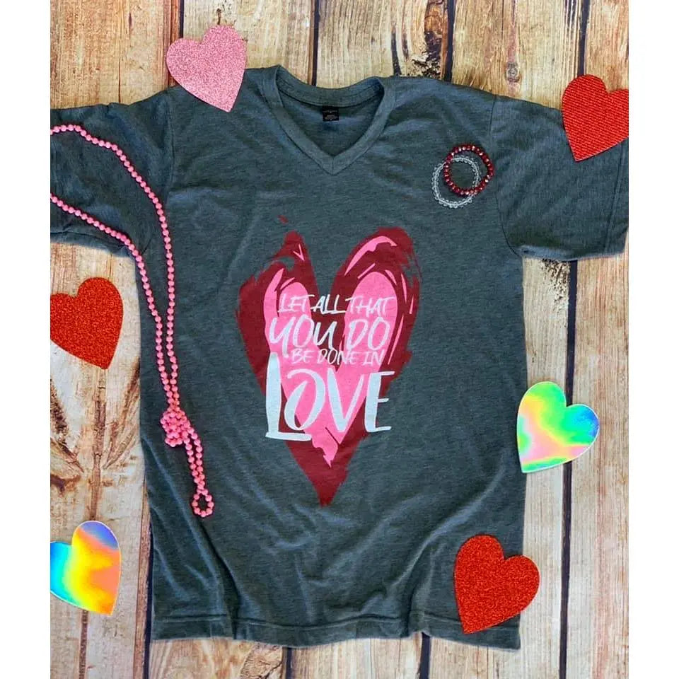 Deja que todo lo que hagas ame la camiseta