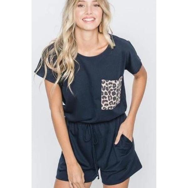 Solid romper with animal pocket