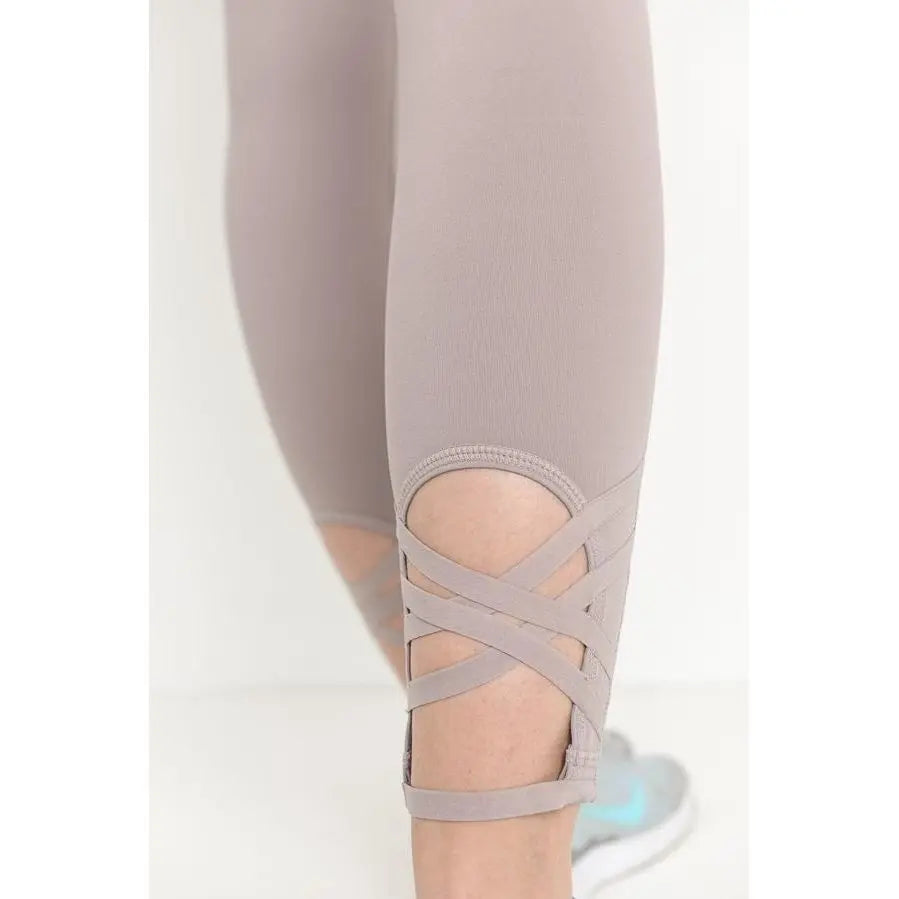 Criss-Cross Back Accent Leggings 
