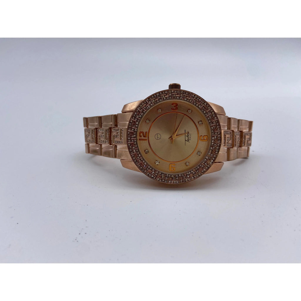 Reloj de metal mate.