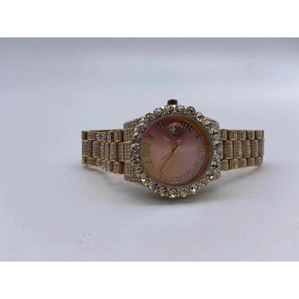 Reloj de diamantes con números romanos