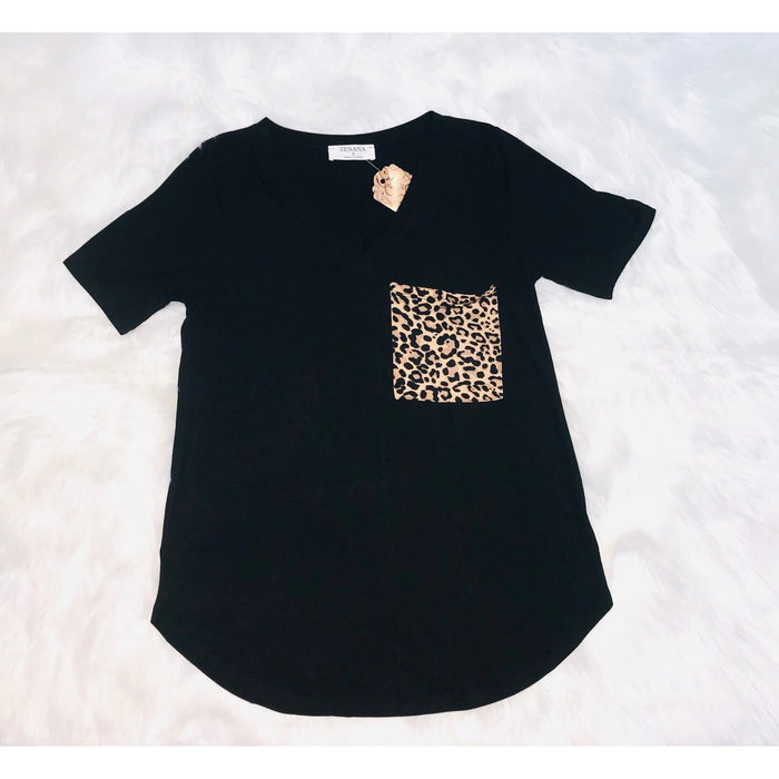 Camiseta con bolsillo y estampado de leopardo