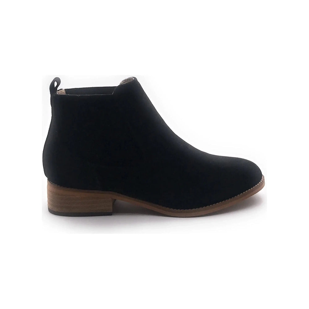 Cassie Suede Black A Rider Girl