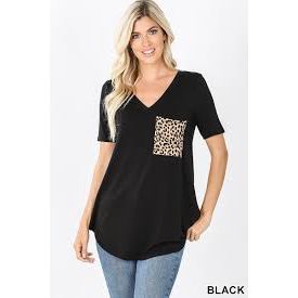 Camiseta con bolsillo y estampado de leopardo