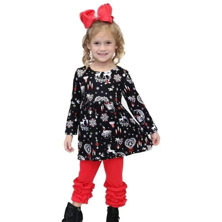 Top acampanado con estampado de copos de nieve y pantalones con volantes rojos