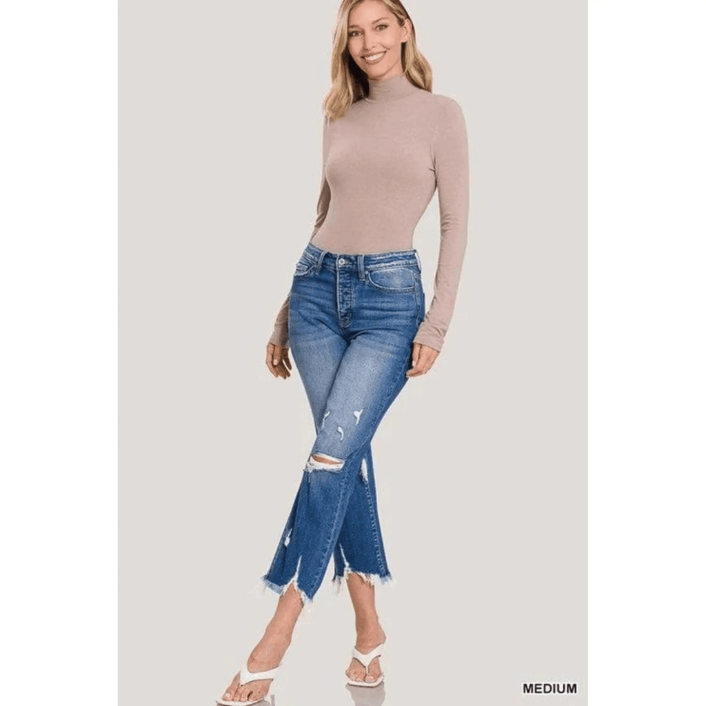Pantalones de mezclilla recortados con corte de bota desgastados y tiro medio