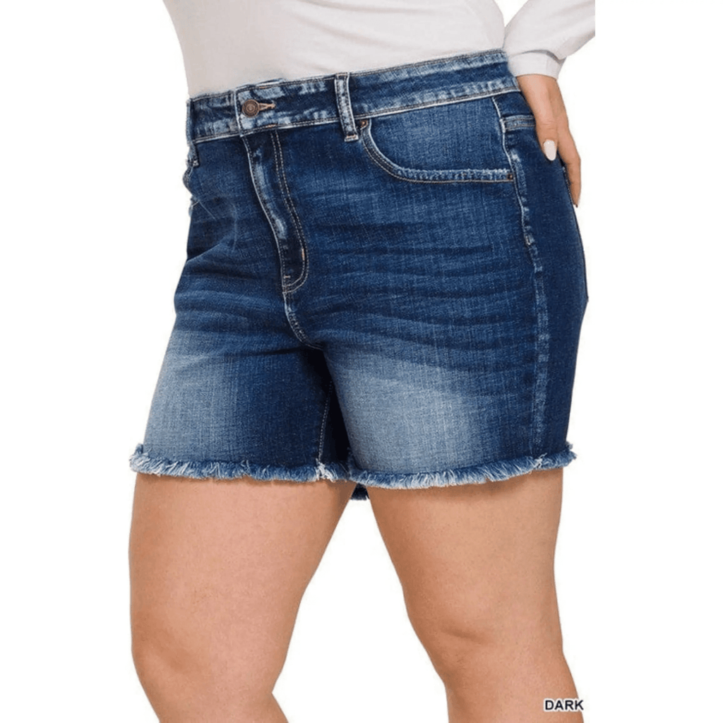 Shorts de denim de talle medio sin rematar con bajo deshilachado